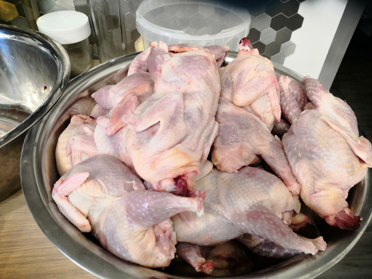 Тазик с тушками перепелок