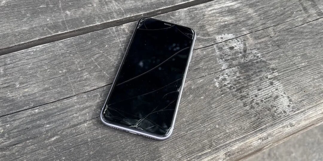 Почему нельзя хранить старые смартфоны