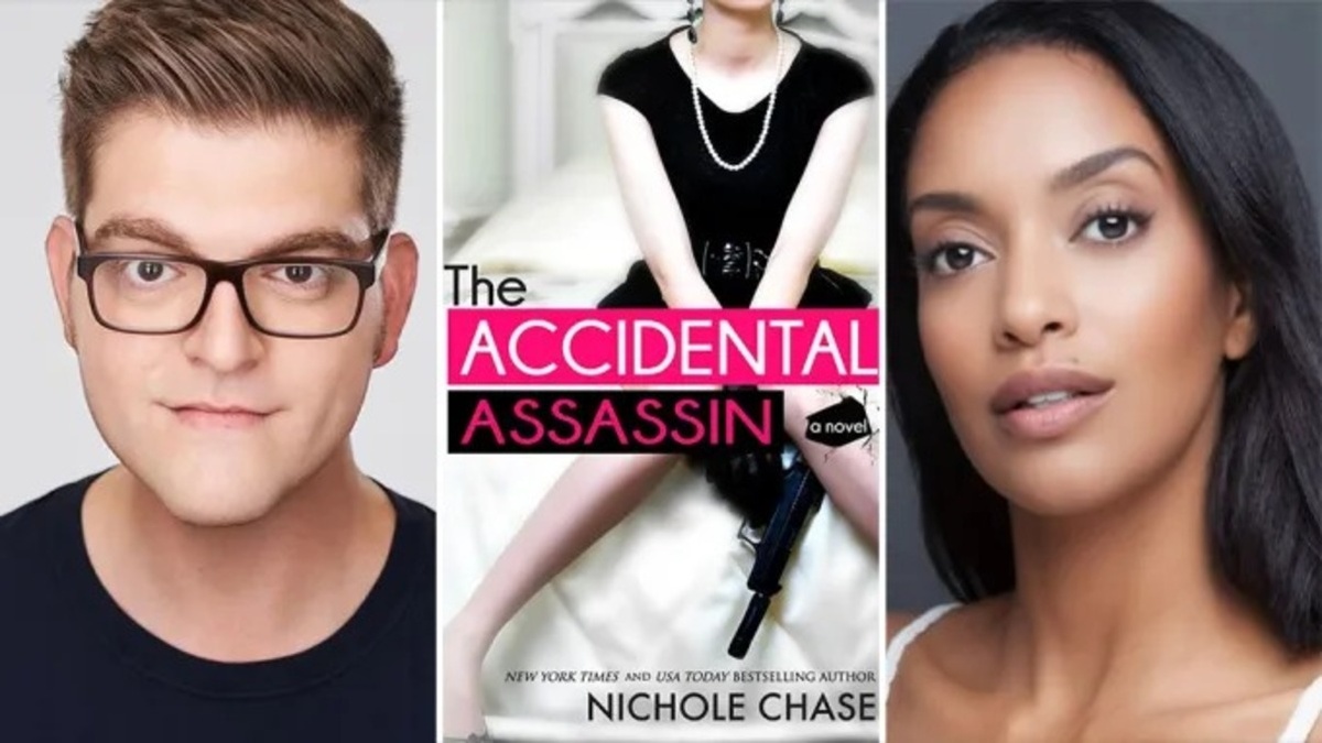 Дрю Линдо, обложка книги The Accidental Assassin и Ази Тесфай/Источник: Deadline/Getty Images