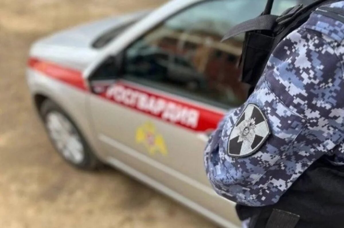    В Новосибирске мужчина устроил стрельбу в кафе и ранил двоих