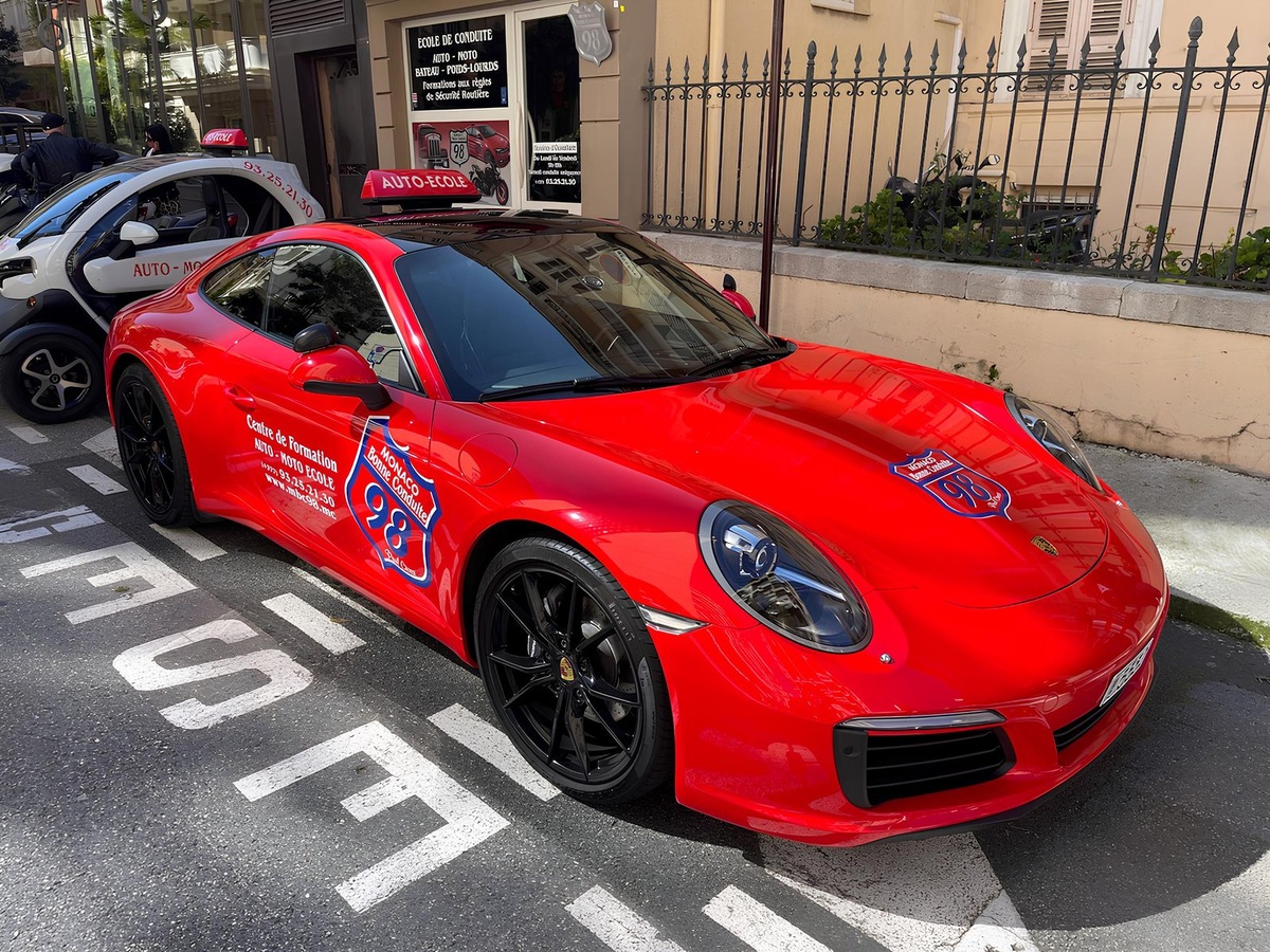    Час занятия в автошколе обойдется в 159 евро