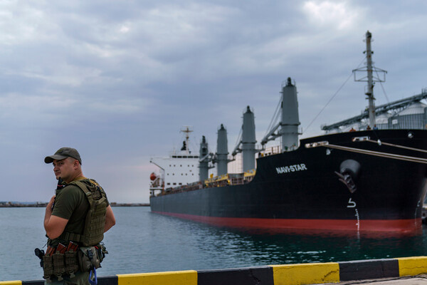 Корабль в порту Одессы / David Goldman/AP   📷