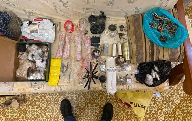    Сапёр с фронта почтой отправлял оружие и взрывчатку в Харьков