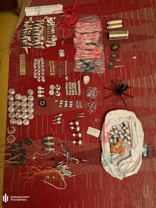    Сапёр с фронта почтой отправлял оружие и взрывчатку в Харьков