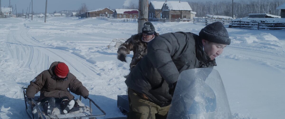 Кадр из фильма Степана Бурнашёва «Черный снег» / Кинопоиск
