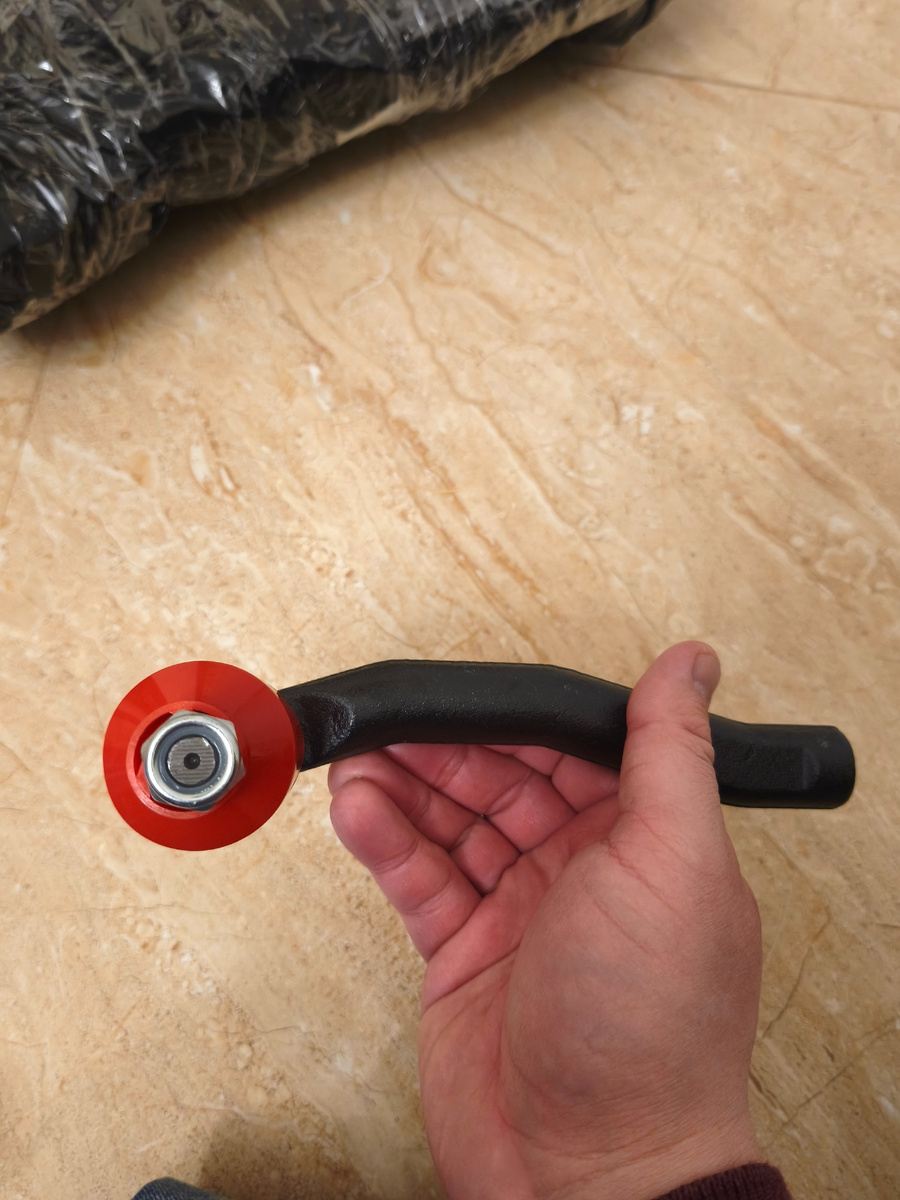 Левый рулевой наконечник 