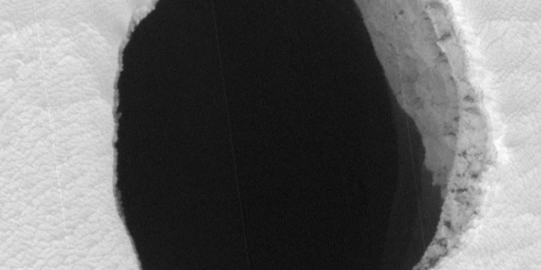 Необычные глубокие колодцы на Марсе — в подборке интересных фактов