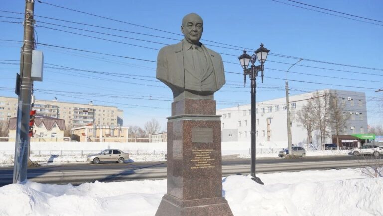    В Оренбурге почтили память Юрия Гаранькина Оренбуржье