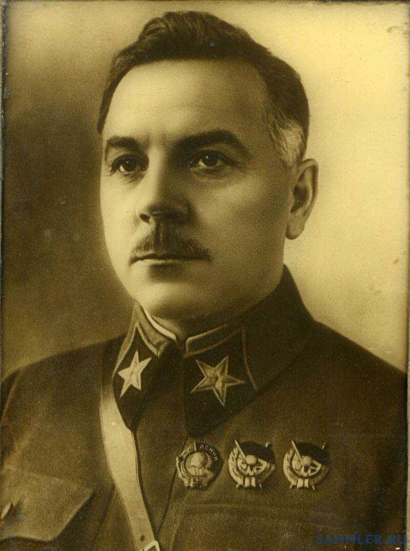 1.	Народный комиссар по военным и морским делам Климент Ефремович Ворошилов