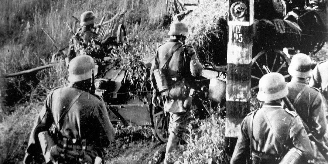 Немецкий офицер увидел надпись «Achtung Kulbert» и приказал отступать: как сибирский мужик превратил «хозяев Европы» в затравленную дичь