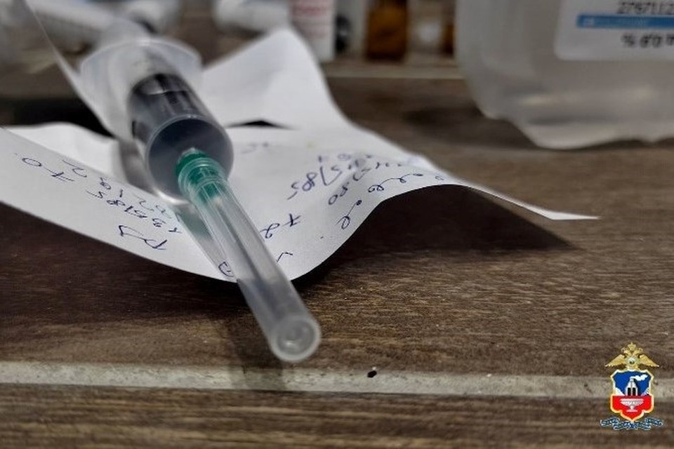    Сотрудники управления по контролю за оборотом наркотиков внезапно нагрянули в клинику пресс-службы ГУ МВД по Алтайскому краю