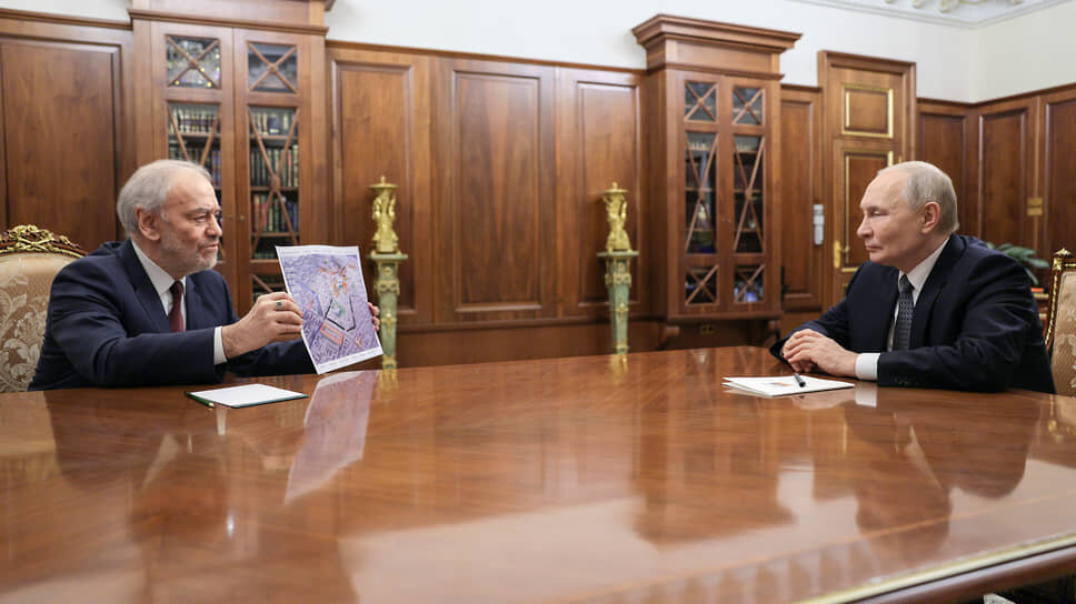 Валерий Гергиев поделился с Владимиром Путиным геодезическими планами.📷Фото: пресс-служба президента РФ