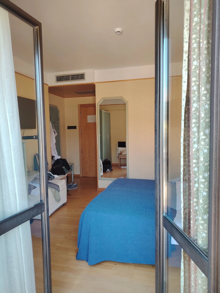 А так комната выглядела изнутри