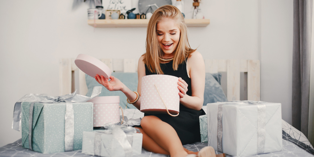 Что подарить девушке на 8 марта, у которой все есть? 4 идеи для настоящих эмоций💋