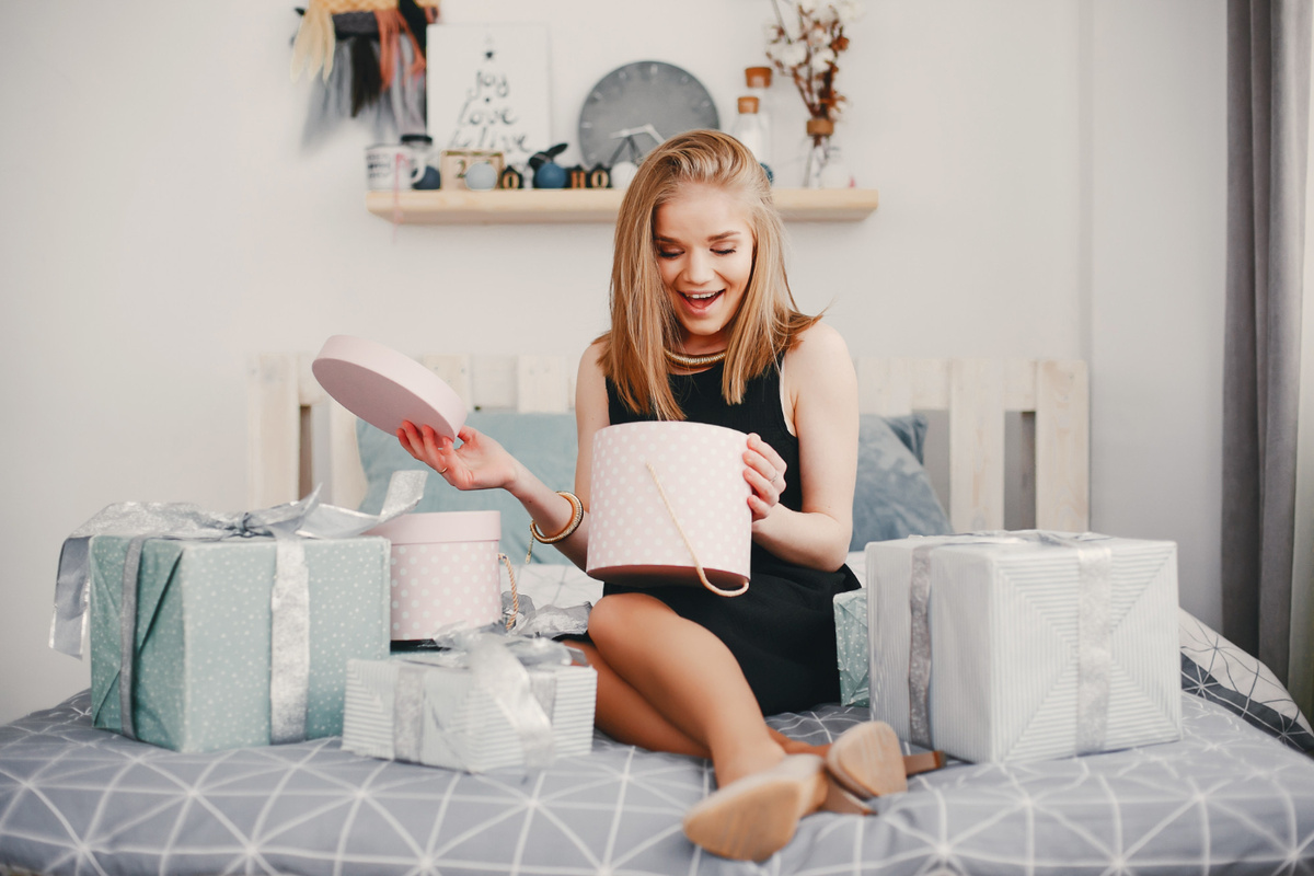 freepik.com/free-photo/beauty-christmas-girl