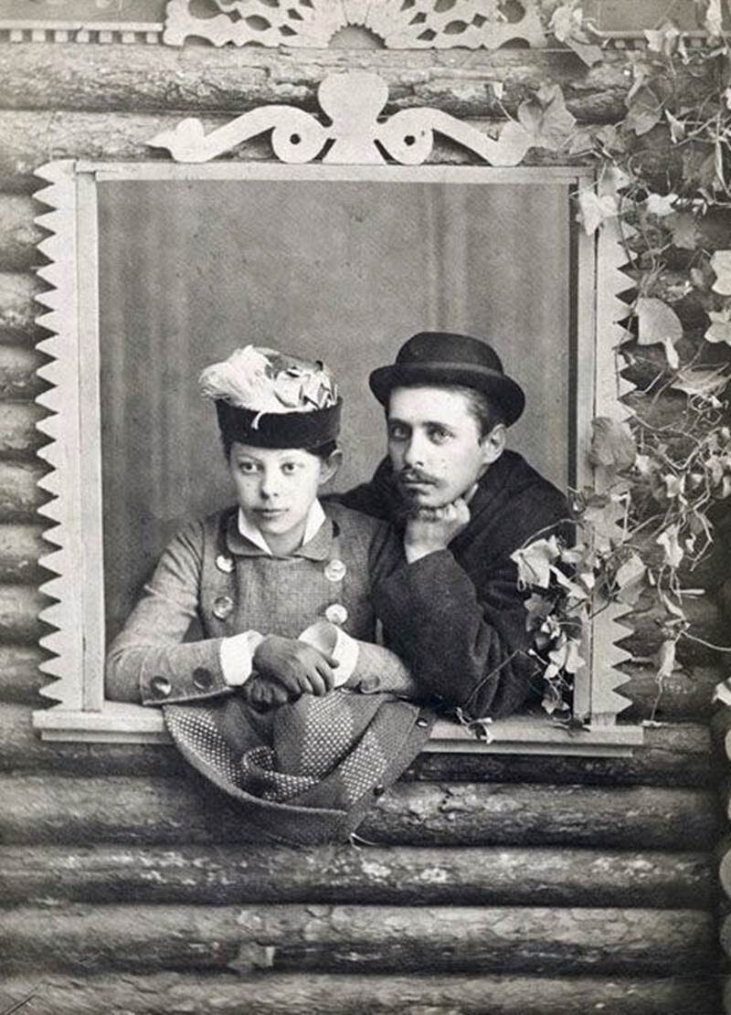 Н. Г. Михайловский с женой Надеждой в своем поместье.