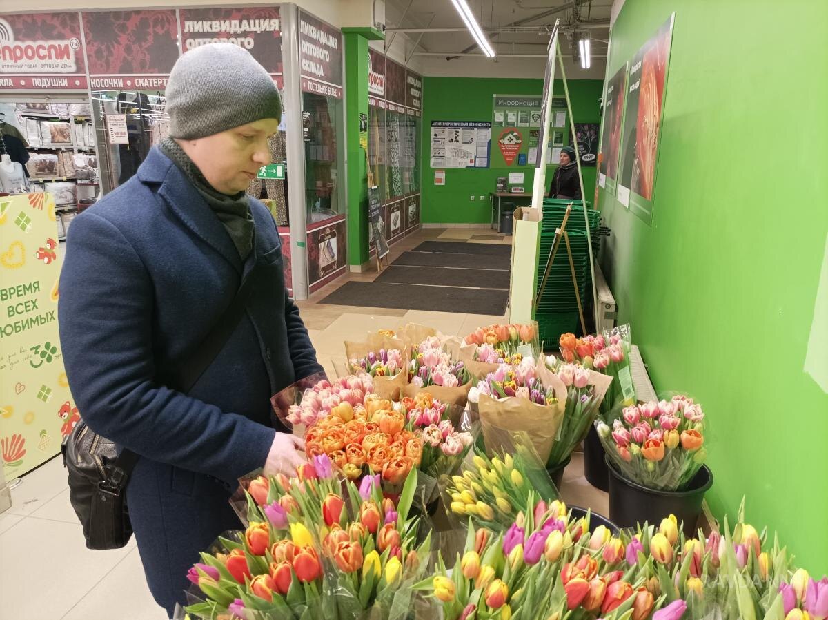    Тюльпаны олицетворяют весну и свежесть, а еще считаются главным цветком на 8 Марта