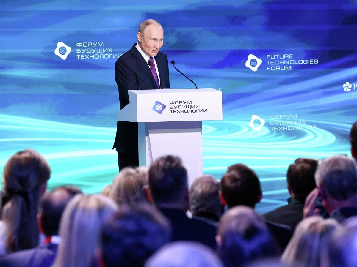    Президент РФ Владимир Путин выступает на IV Форуме будущих технологий в Москве | © РИА Новости / POOL