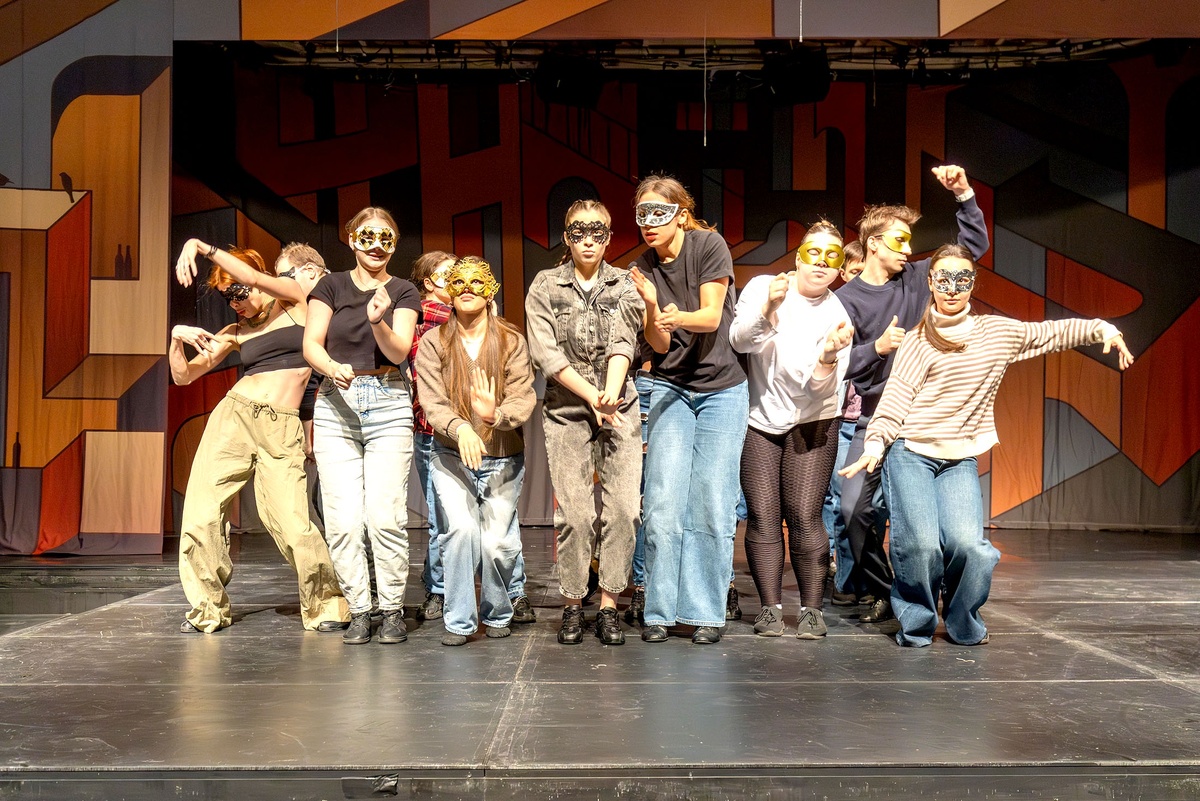    пресс-служба "Ленфильм"