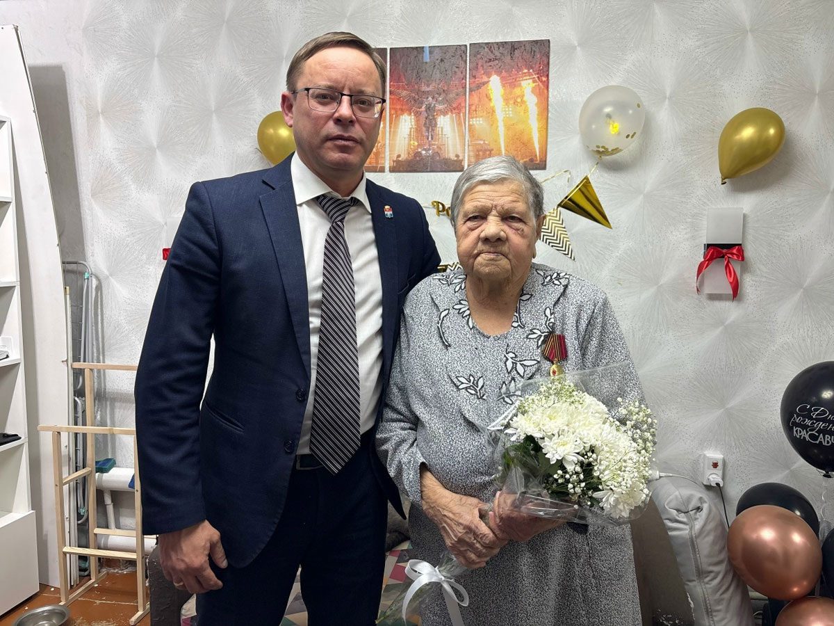    Двух тружениц тыла из Каменска-Уральского поздравили со 100-летием