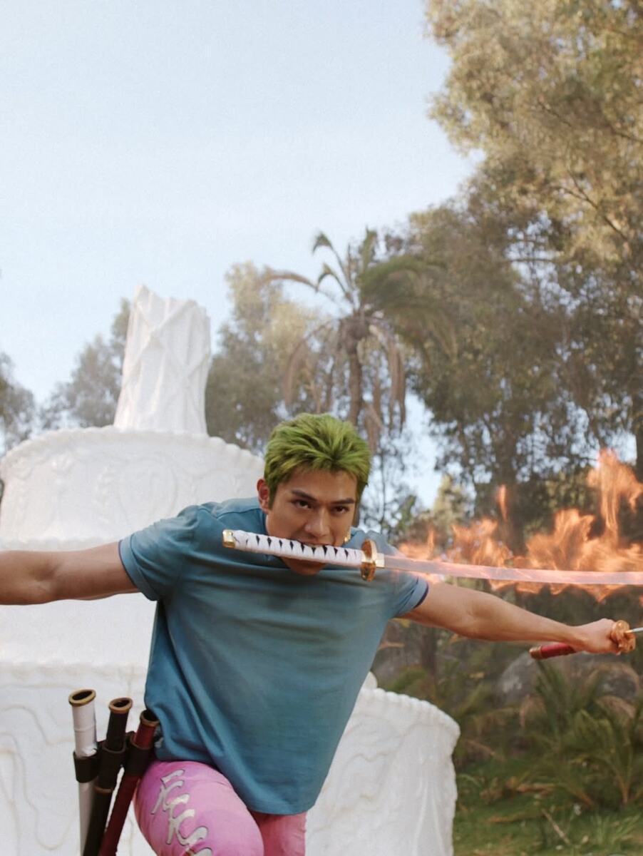 Какие очаровательные розовые штанишки! Чую, с ними будет связана какая-то история))