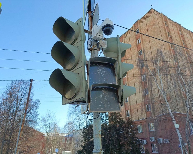     В Курске на перекрестке улиц Садовая, Ленина и Мирная не работают светофоры