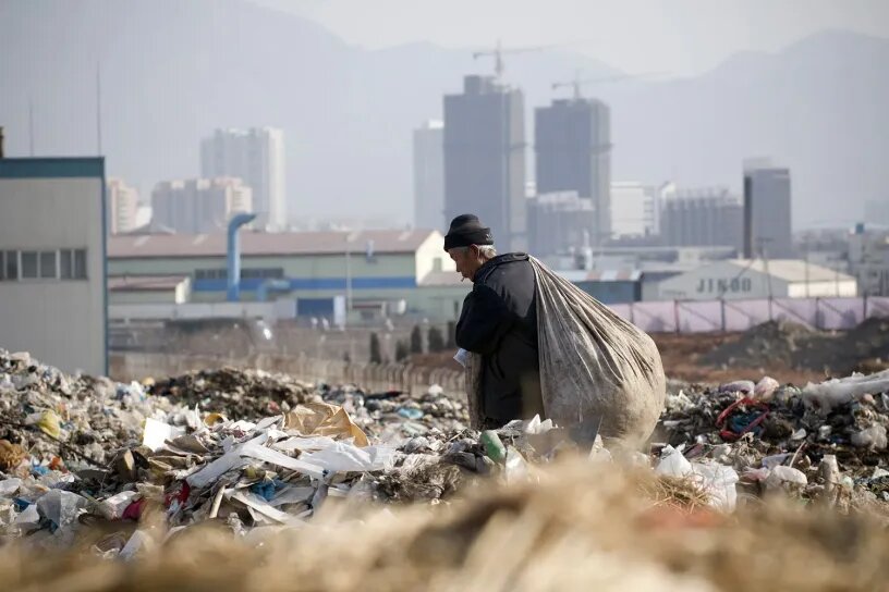 Мусорная свалке в Даляне, Китай, 2008 год (Фото Getty Images)/Forbes