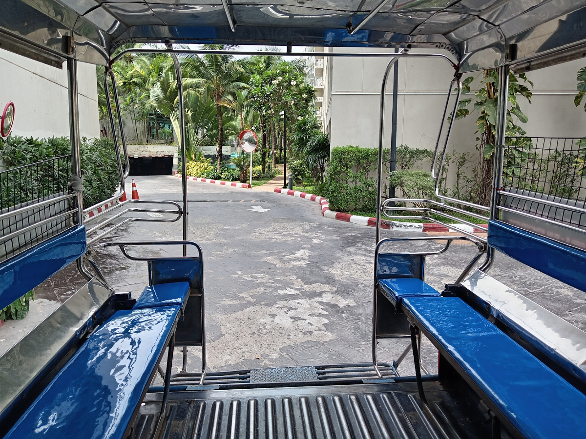 Бывало выезжал из кондо совсем один, без компании.