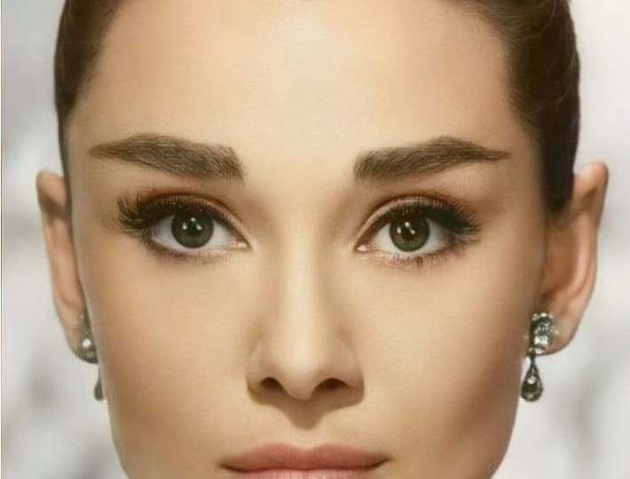 Ненависть к ключицам, как эталон стиля. Одри Хепберн и её платье