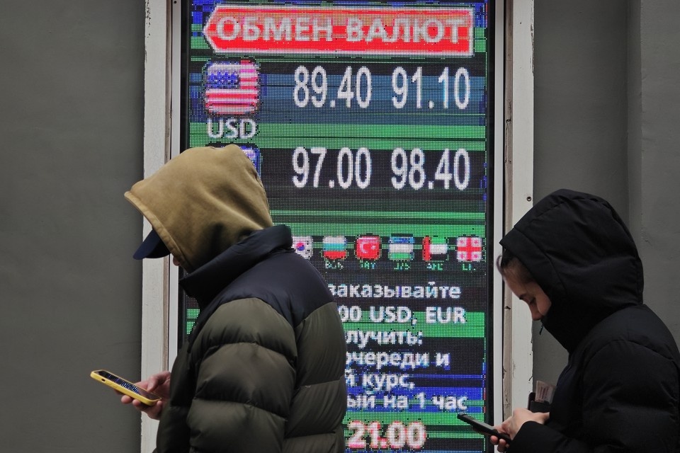    Экономист Донец назвала причину, по которой надо покупать иностранную валюту. Алексей БУЛАТОВ