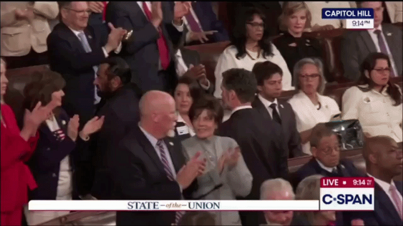    Демократа от штата Техас Эла Грина вывели из зала за плакат "Чёрные люди - не обезьяны". Видео: C-Span