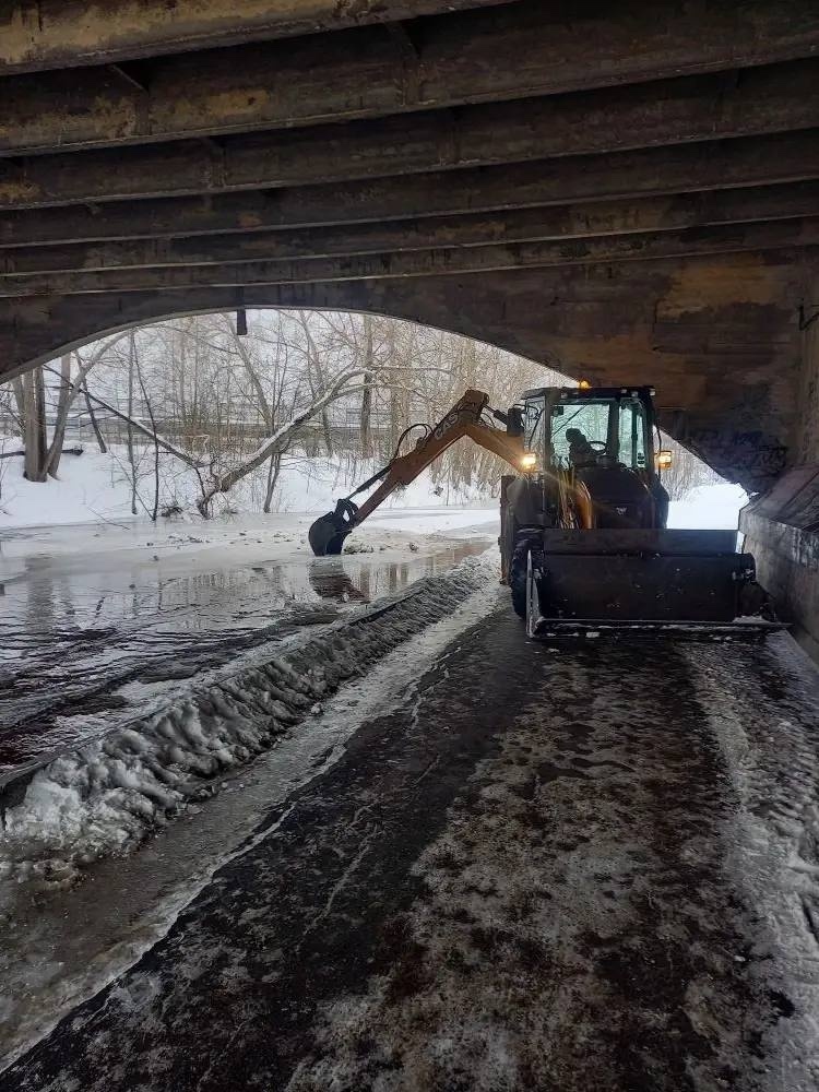    В Петрозаводске снизили уровень реки Лососинки до 15 см© Госкомитет Карелии по безопасности