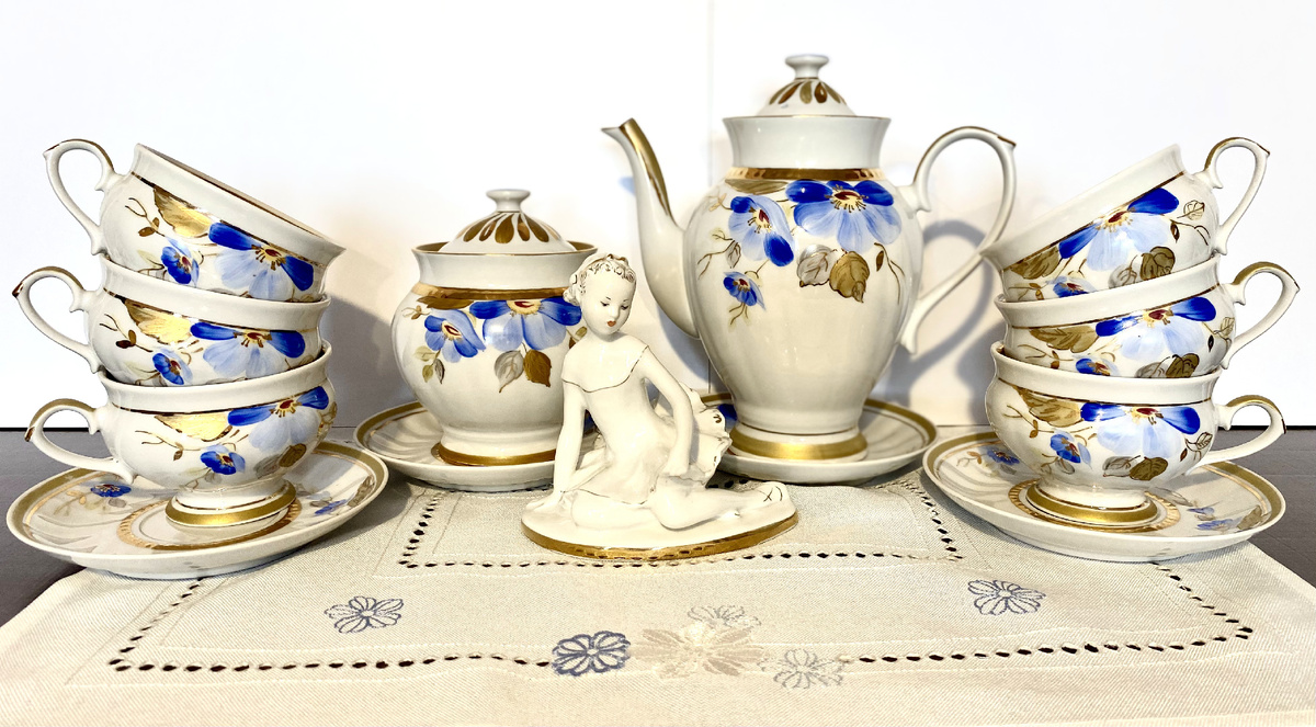 На фото - кофейный сервиз "Синие цветы".