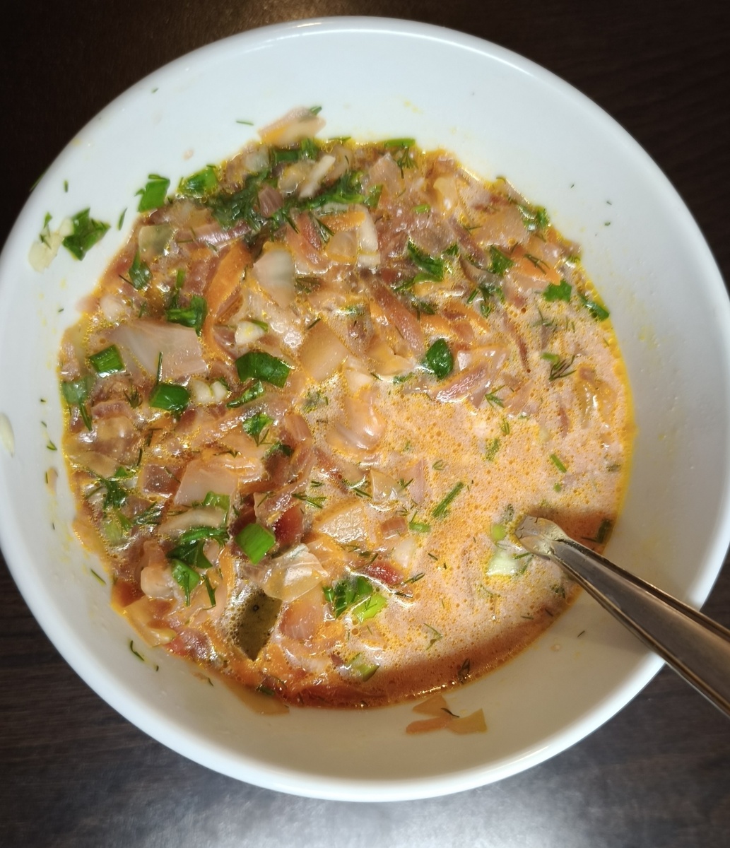 Вкусный борщ получился, с зеленью и чесноком!