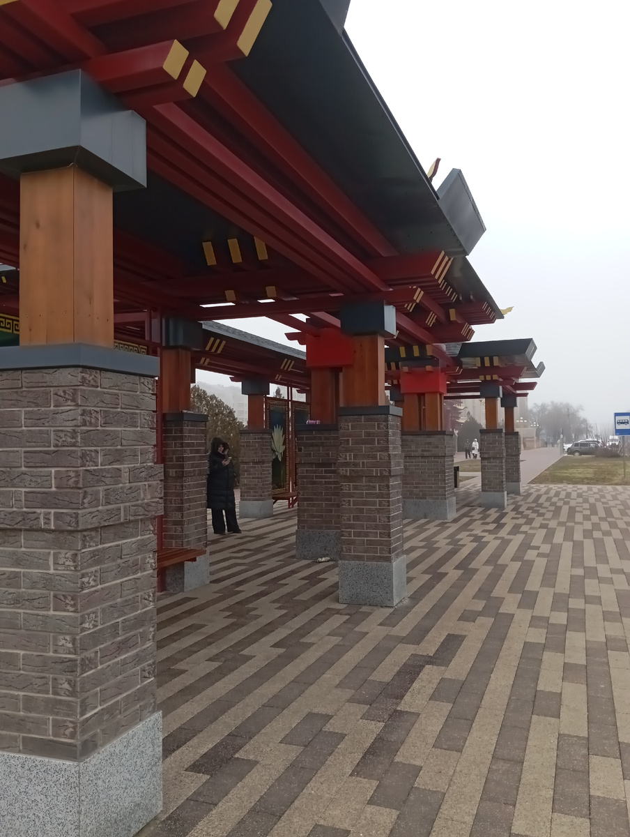 Остановка рядом с хурулом.