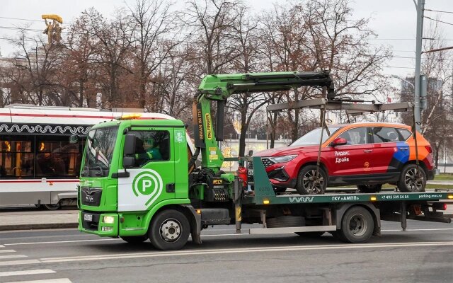 Размер штрафа от компании каршеринга собственно за эвакуацию машины может достигать 15 000 руб. (Фото: Belkin Alexey / NEWS.ru / Global Look Press)