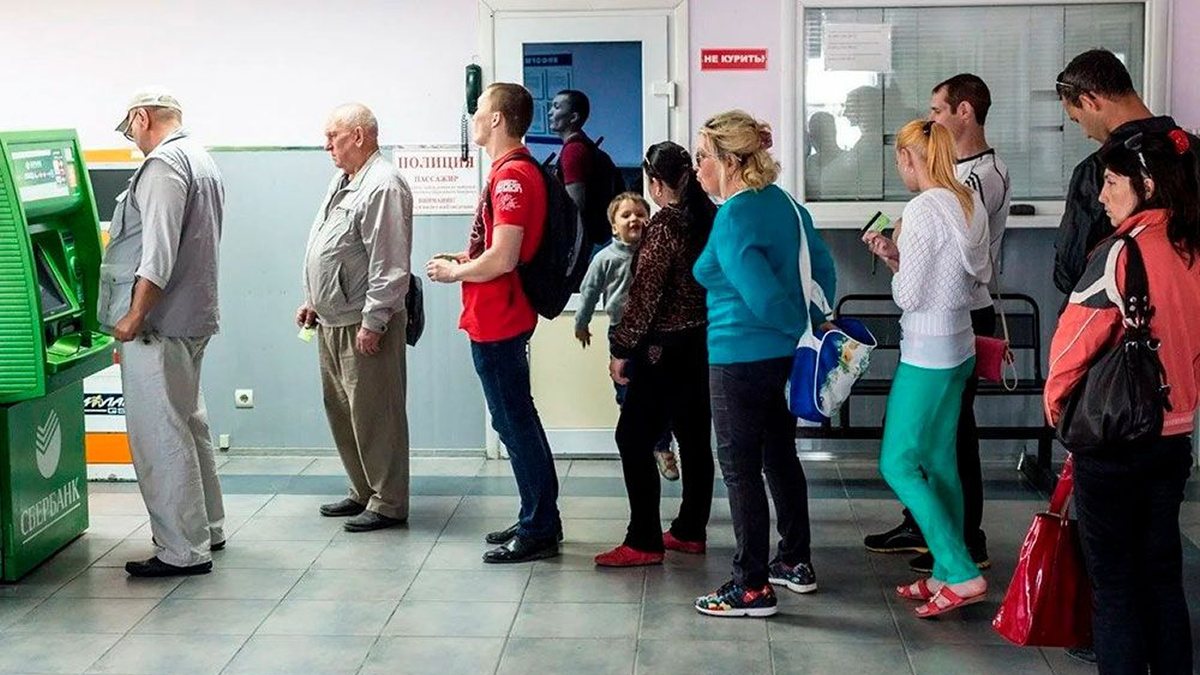 Наличные — по новым правилам: что меняется для владельцев карт с марта