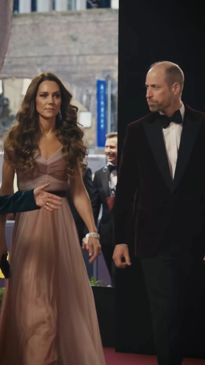 Кейт и Уильям📷
