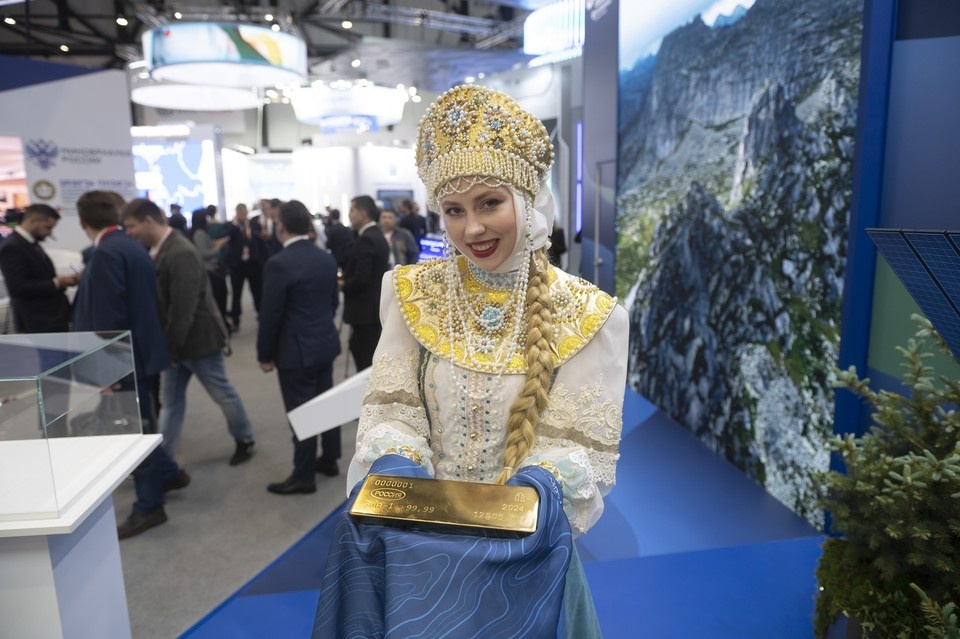    В золото стало рискованно вкладываться. ПЫХАЛОВА Юлия (архив)