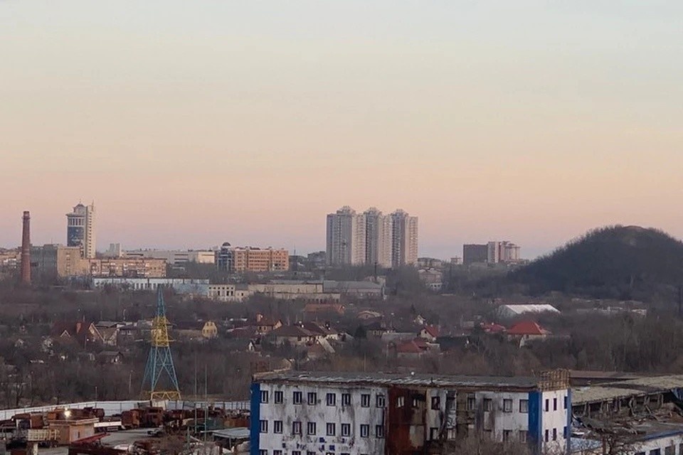    Уникальной особенностью Донбасса и неотъемлемой частью его городских пейзажей являются породные отвалы - терриконы. Фото: Игорь Локтионов