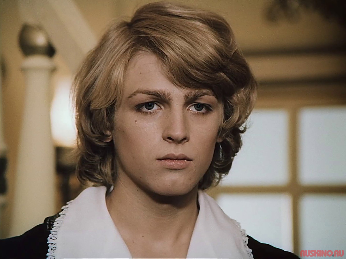 Патрик, сын покойной королевской четы. Ему есть что предъявить канцлеру и он отлично подходит на роль мстителя за своих родителей. Может, не просто так его Флора и Теодор пригрели при дворе?