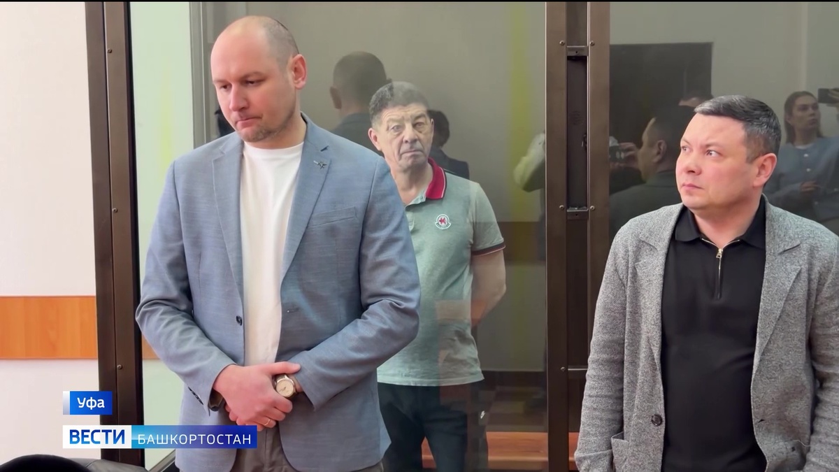    Почти 127 лет колонии на восьмерых получили «золотой гаишник» из Уфы и его подельники