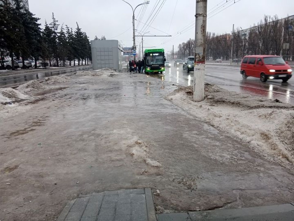    Борьба с гололедом и снегом в Курске продолжается Светлана ВОЛКОВА