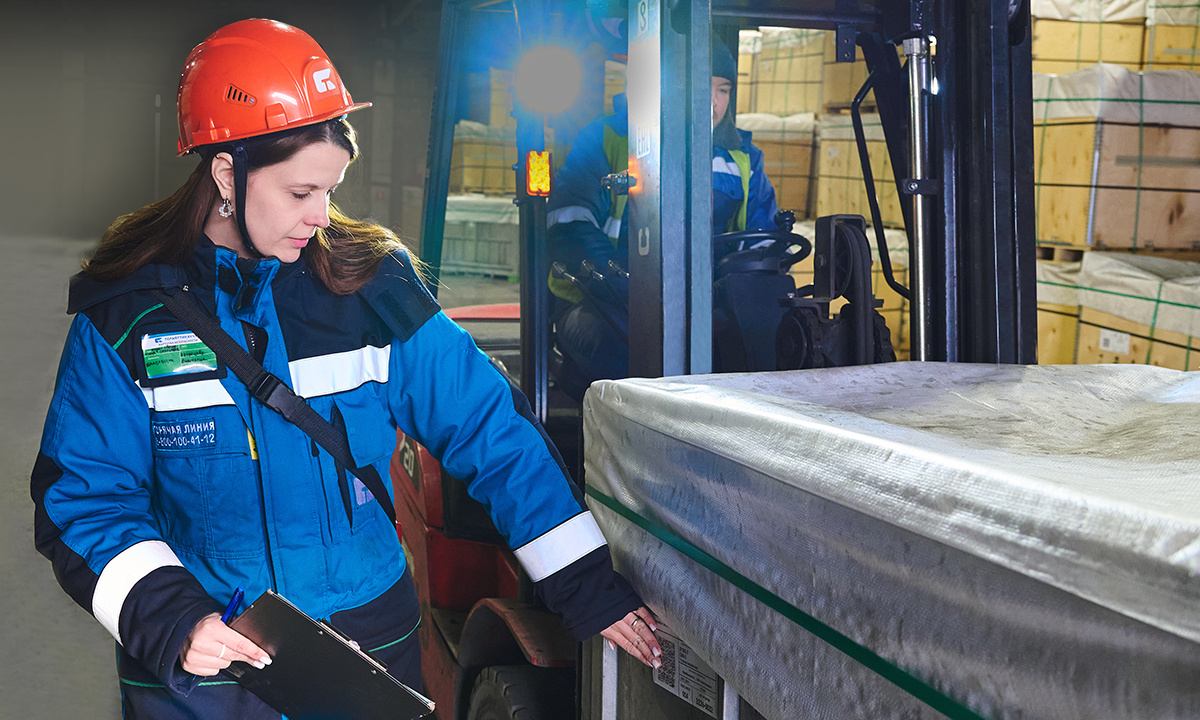 Тара с экокаучуком при выходе с предприятия маркируется информативными этикетками / Фото Вадима Благодарного