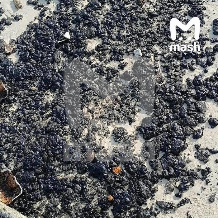 Мазут на берегах Пхукета. Фото © Telegram / Mash