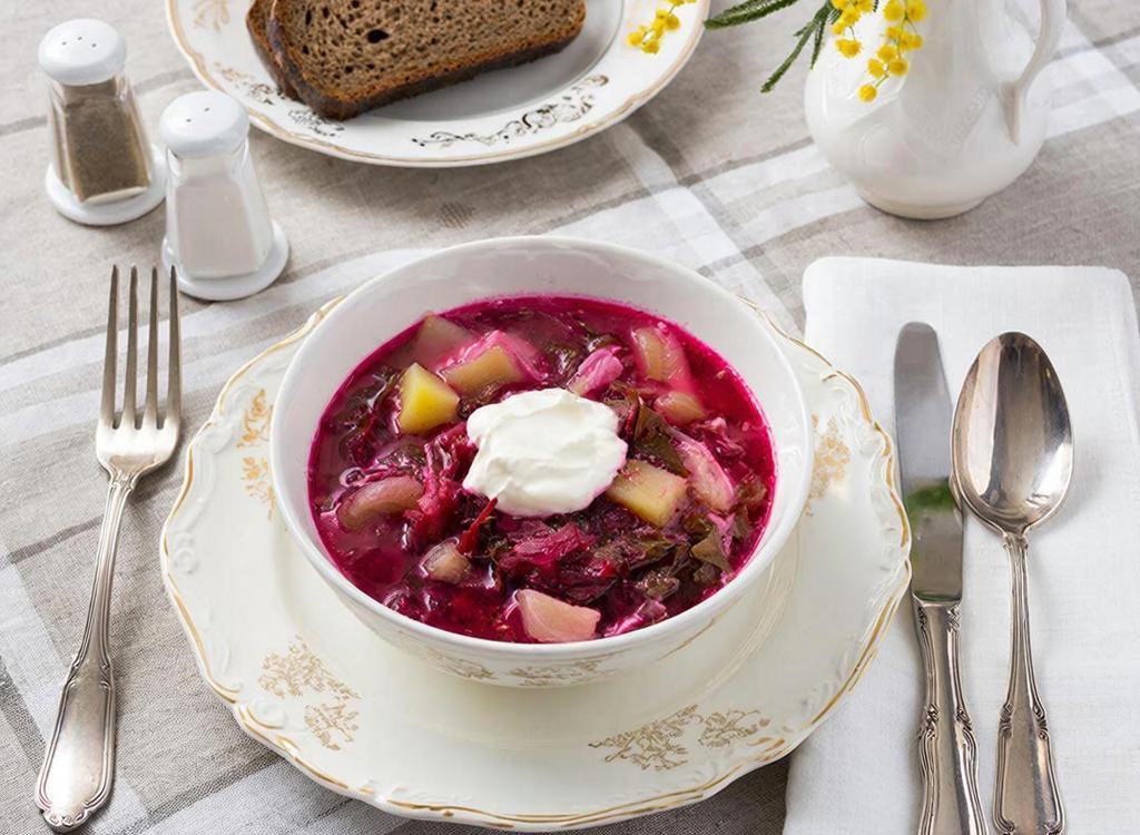 Готовый куриный борщ — вкусно и полезно!  «Создано с использованием искусственного интеллекта».