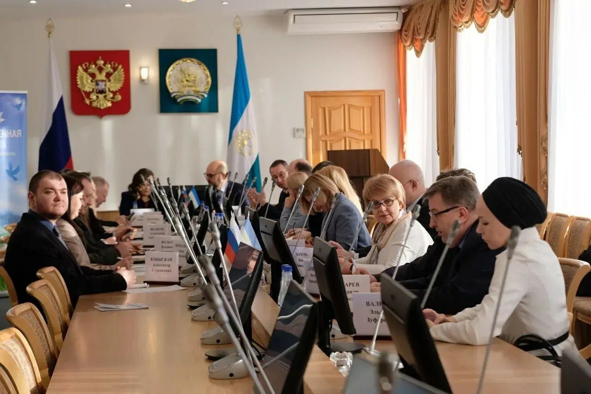     Йәмәғәт палаталары тәжрибә уртаҡлаша