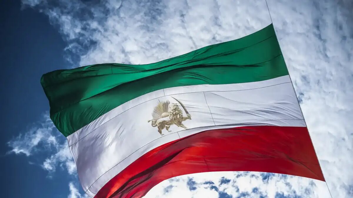    Государственный флаг Ирана. © flickr.com / Al Ma / CC BY-NC-SA