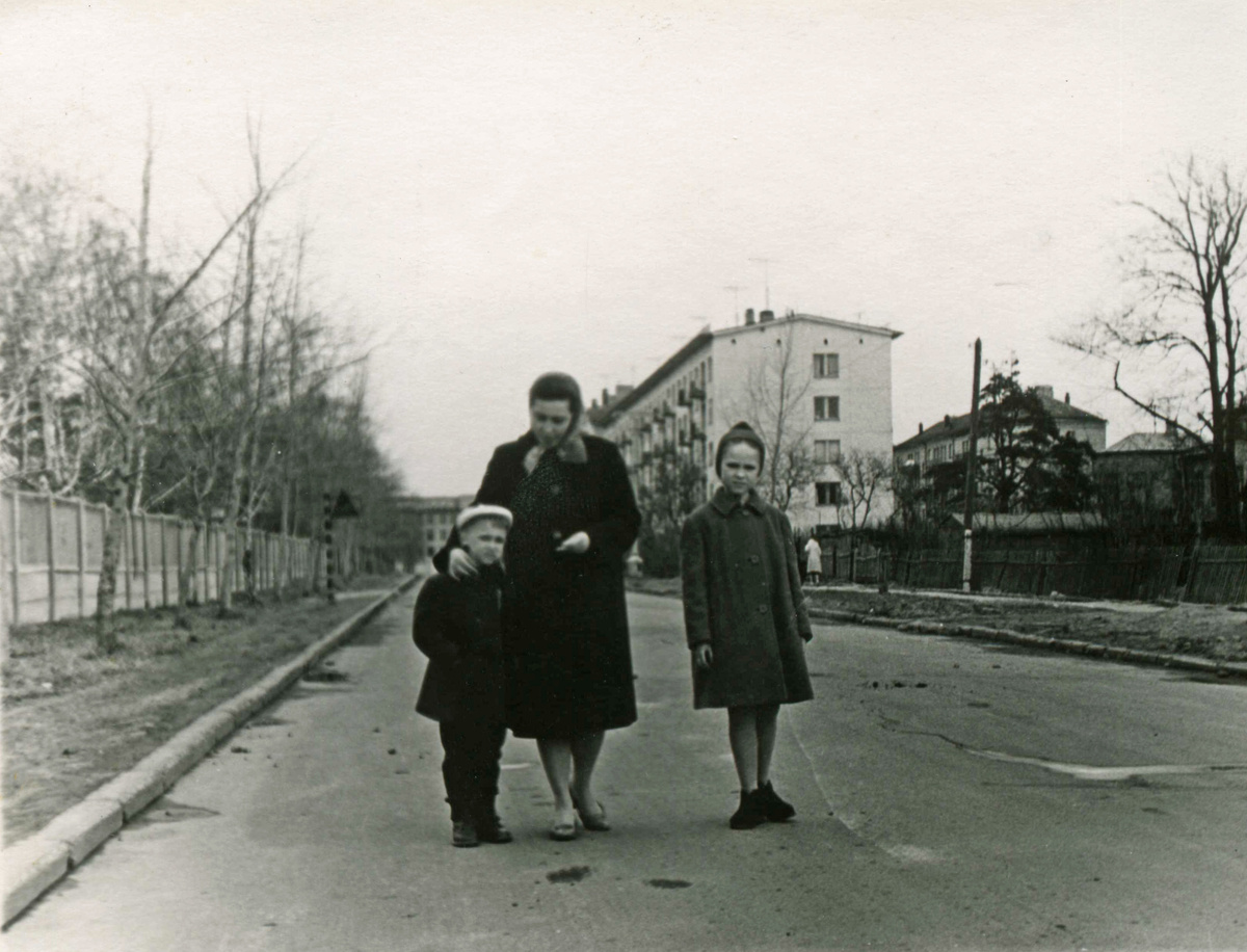 "Супруга с детьми", 1965 год. Фото: В.Скворцов.