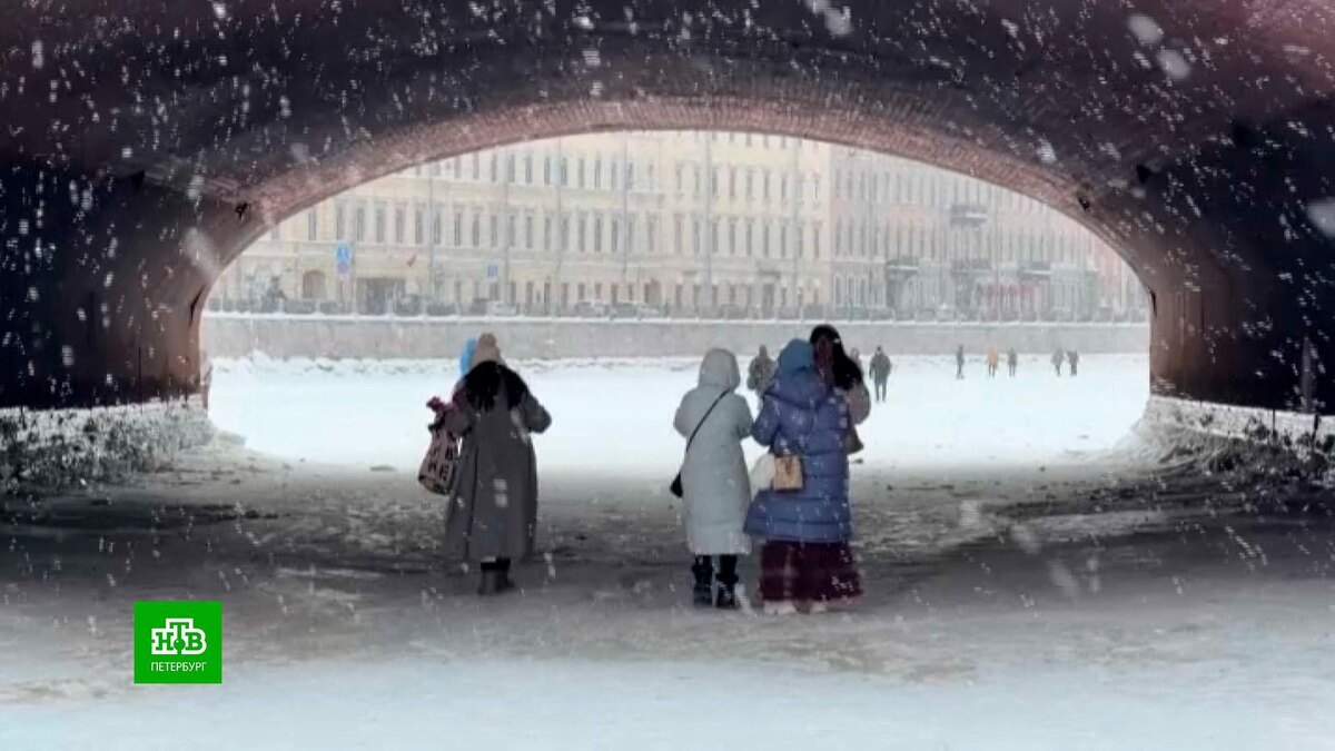    И стар и млад: кто гуляет по льду петербургских рек и каналов